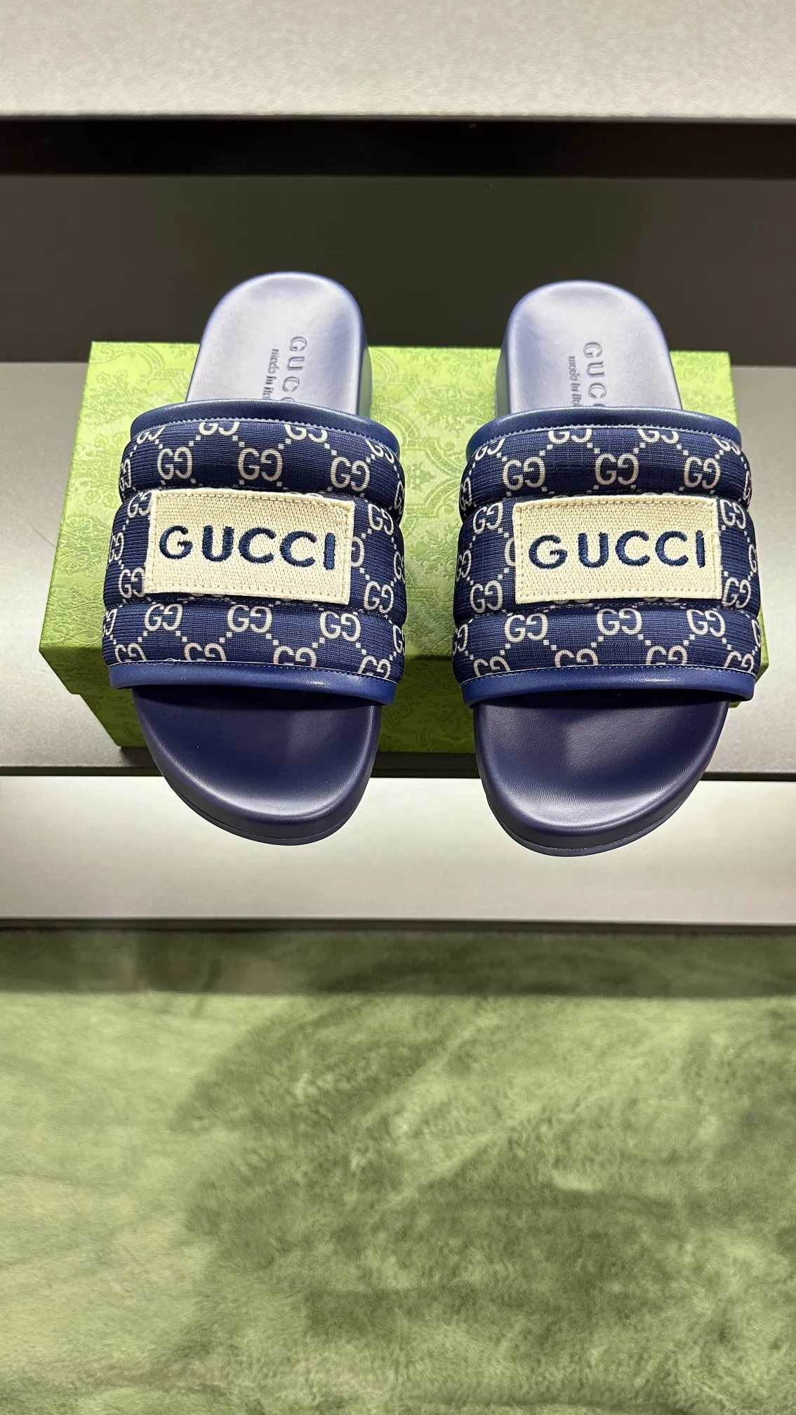 [G Family Couple Style] P: 300💰Female size 36~40 Men's size 39~45, (46. Custom-made Unisex GG slippers This slipper is made of GG polyester fiber and is decorated with a Gucci label on the front, adding a striking logo feel to the style. Beige GG recycled polyester fiber Unisex leather trim "Gucci Made in Italy" embroidered label Rubber sole Flat Made in Italy